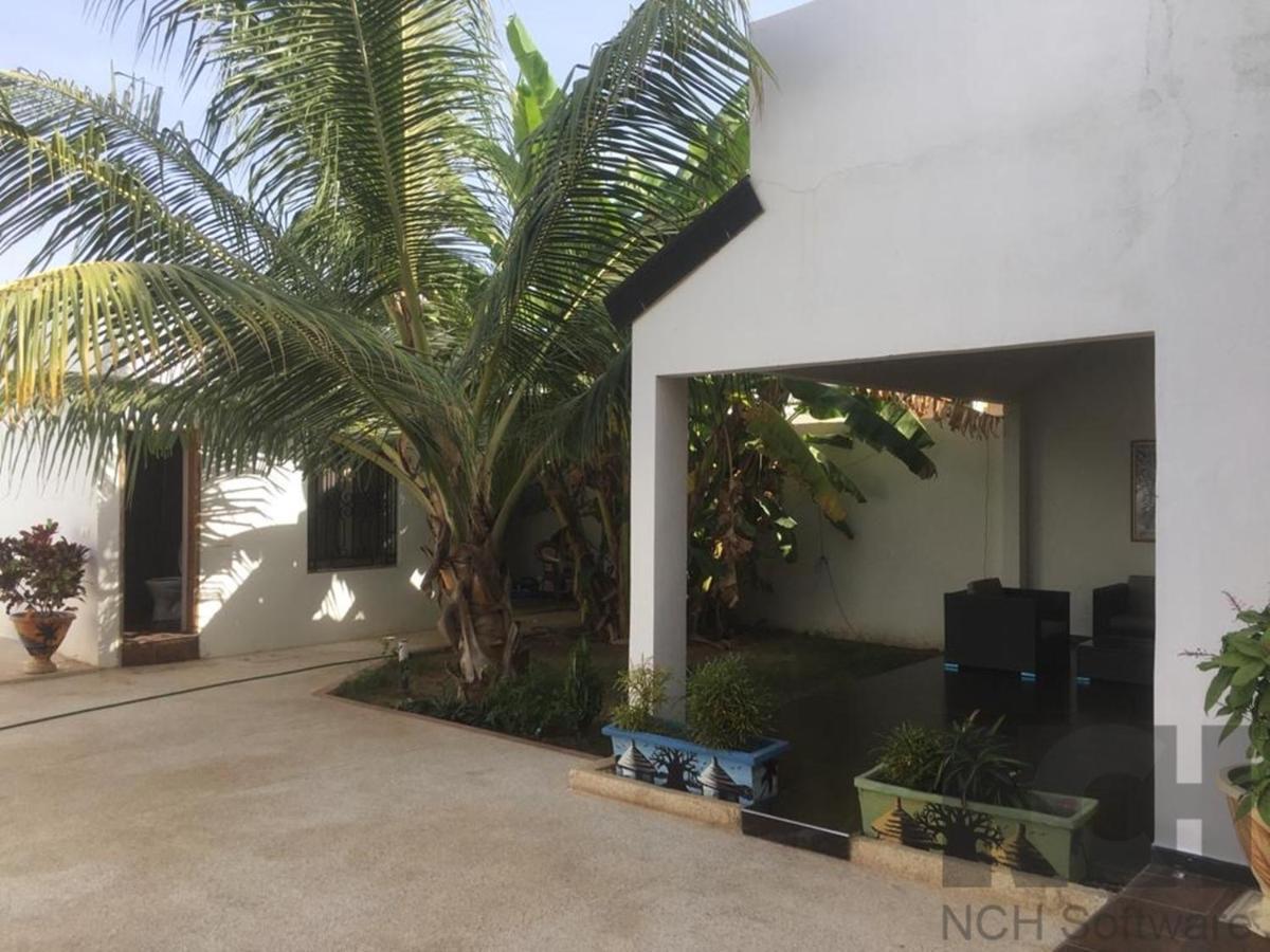 Saly - Villa Kage 6 Chambres -Clim-Wifi-Eau Chaude-Billard-Babyfoot-Ping Pong-Canal - Electricite Non Comprise Eksteriør billede